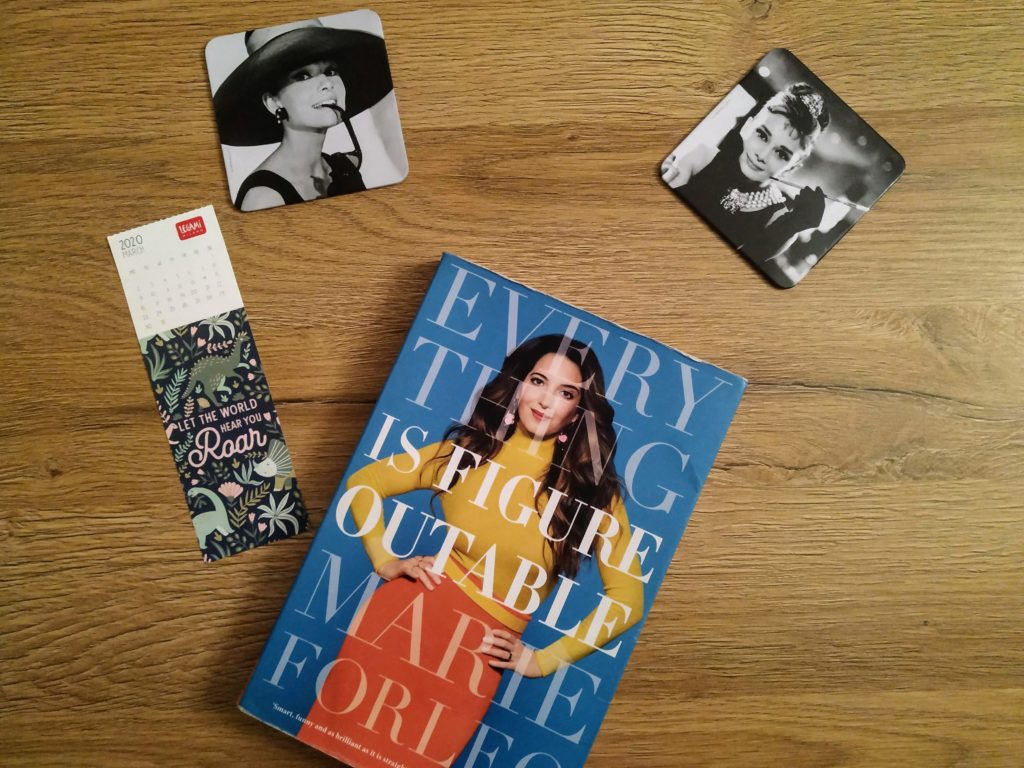 Εργασία από το Σπίτι: Αφιέρωσε λίγο χρόνο μακριά από την οθόνη σου διαβάζοντας ένα βιβλίο, ή κάνοντας λίγο διαλογισμό.